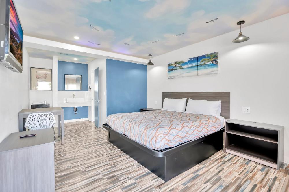 Standard King Room interior